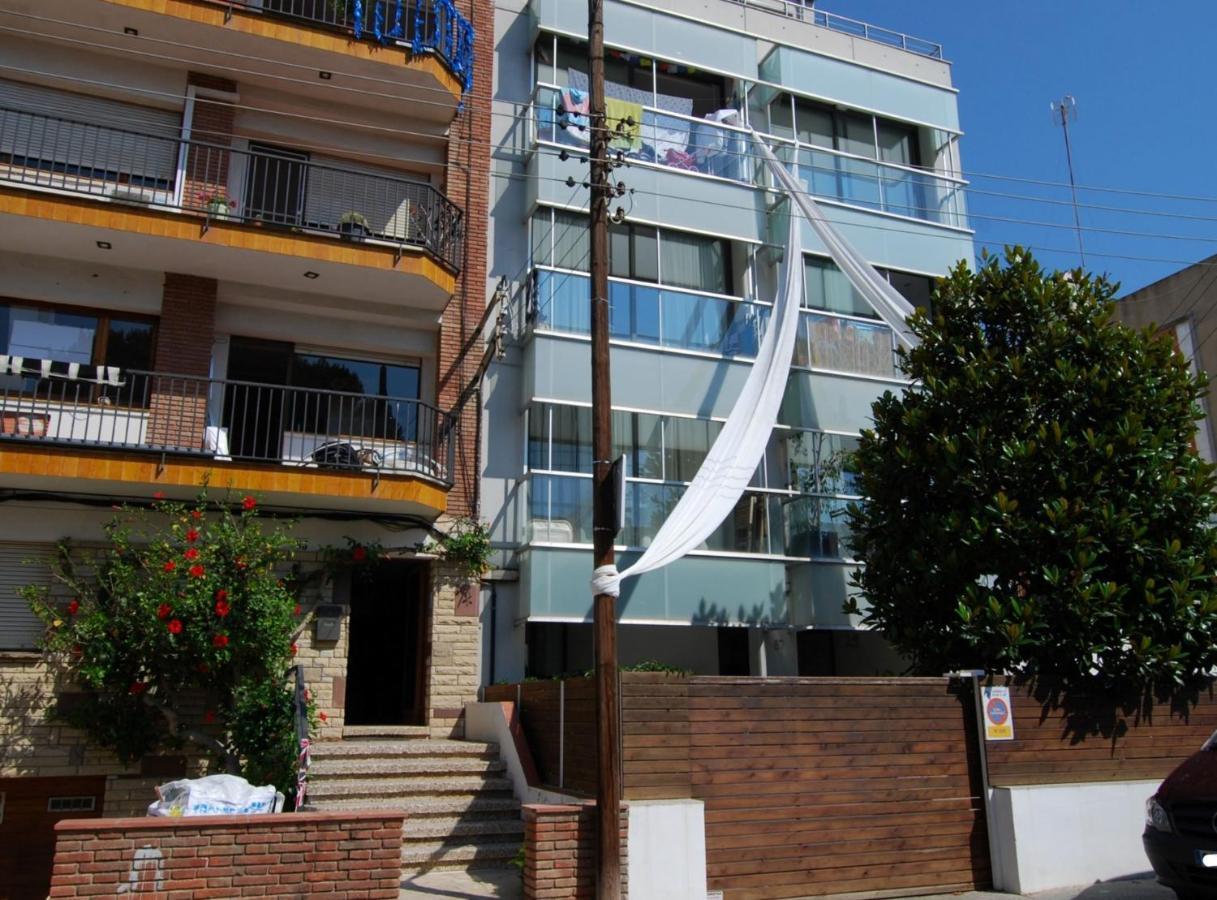Blue Fridge Apartmen - Blue Fridge Apartmen - Ideal For Couples, Near Beach And Well Connected Daire Vilassar De Mar Dış mekan fotoğraf