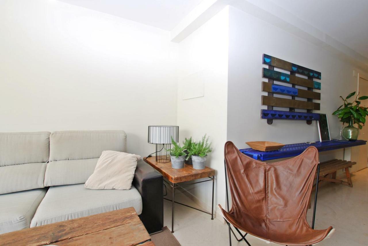 Blue Fridge Apartmen - Blue Fridge Apartmen - Ideal For Couples, Near Beach And Well Connected Daire Vilassar De Mar Dış mekan fotoğraf