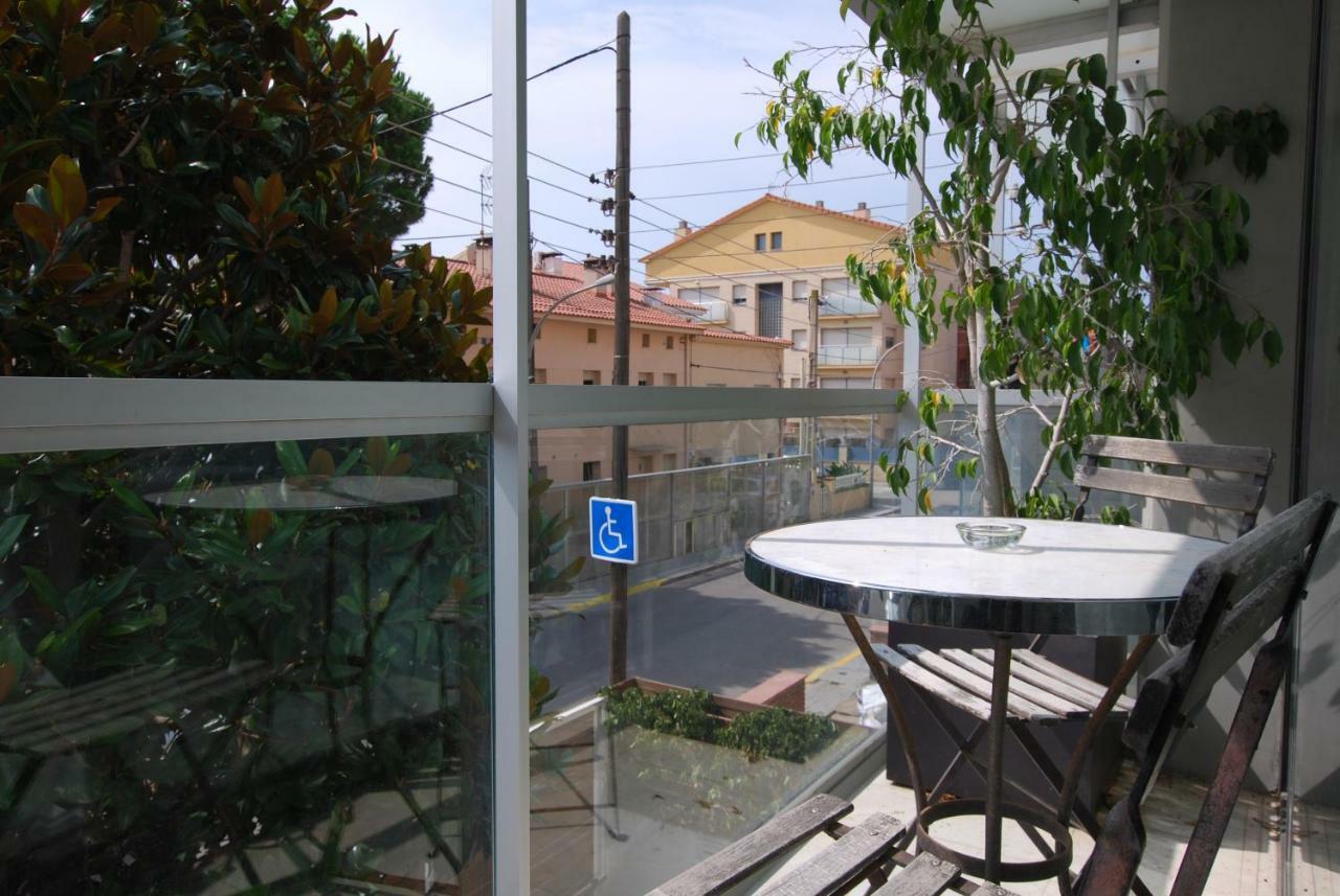 Blue Fridge Apartmen - Blue Fridge Apartmen - Ideal For Couples, Near Beach And Well Connected Daire Vilassar De Mar Dış mekan fotoğraf